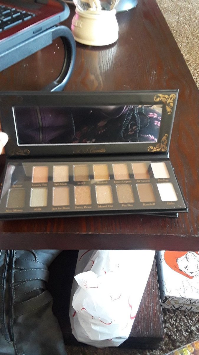 kdineen98's tweet photo. It finally arrived I've been waiting to own this collection since November 6th I bought on the 27th and it came today thank @AmberScholl for making #ASCosmetics I love you soo much your such an inspiration. PS you should come out with some eyelashes https://t.co/hjtj4vAeoH