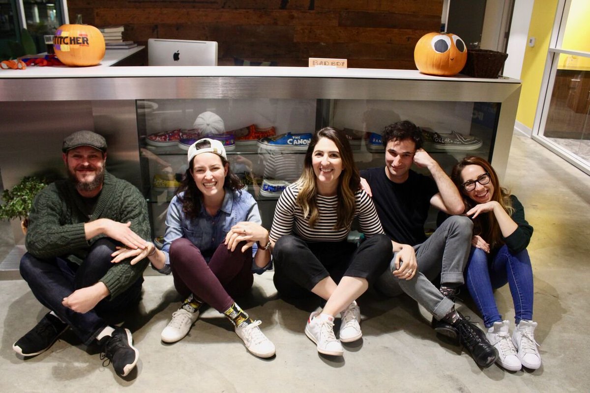 danawickens's tweet photo. Awww, love this family photo! Listen to the new @OffBookPod ep today with sweet, sweet @DarcyCarden eeeee! And tell your friends about us wontcha?! https://t.co/JAElajGZX6 #thegoodplace #offbookpod https://t.co/IooZLxoX0U