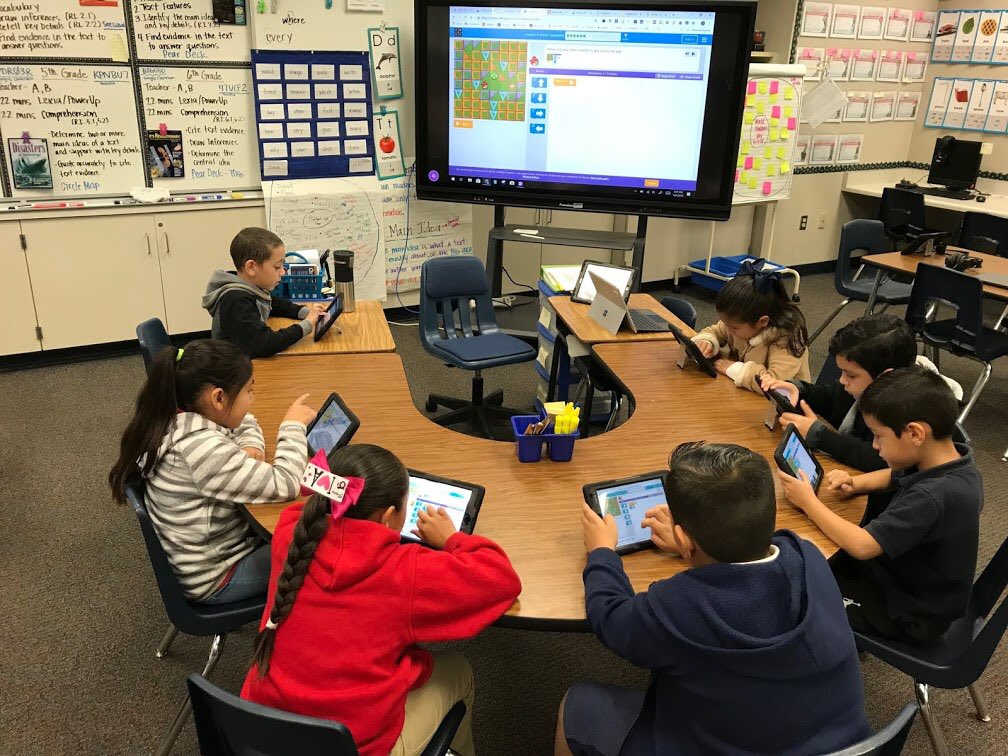 Mann_Elementary's tweet photo. Hour of Code in the iLab #firstgradecoding #HourOfCode https://t.co/V1O4sGZH8l