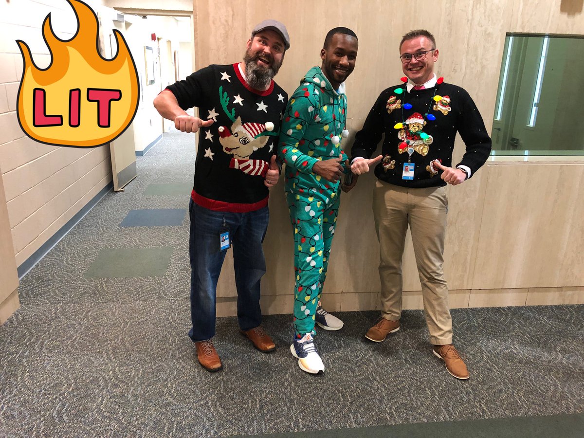 #TeamDash still rocking the #IHXLightsUpDecember ⛄️🎅and when you have your expert and SSL at the Hub together you show off this amazing holiday gear