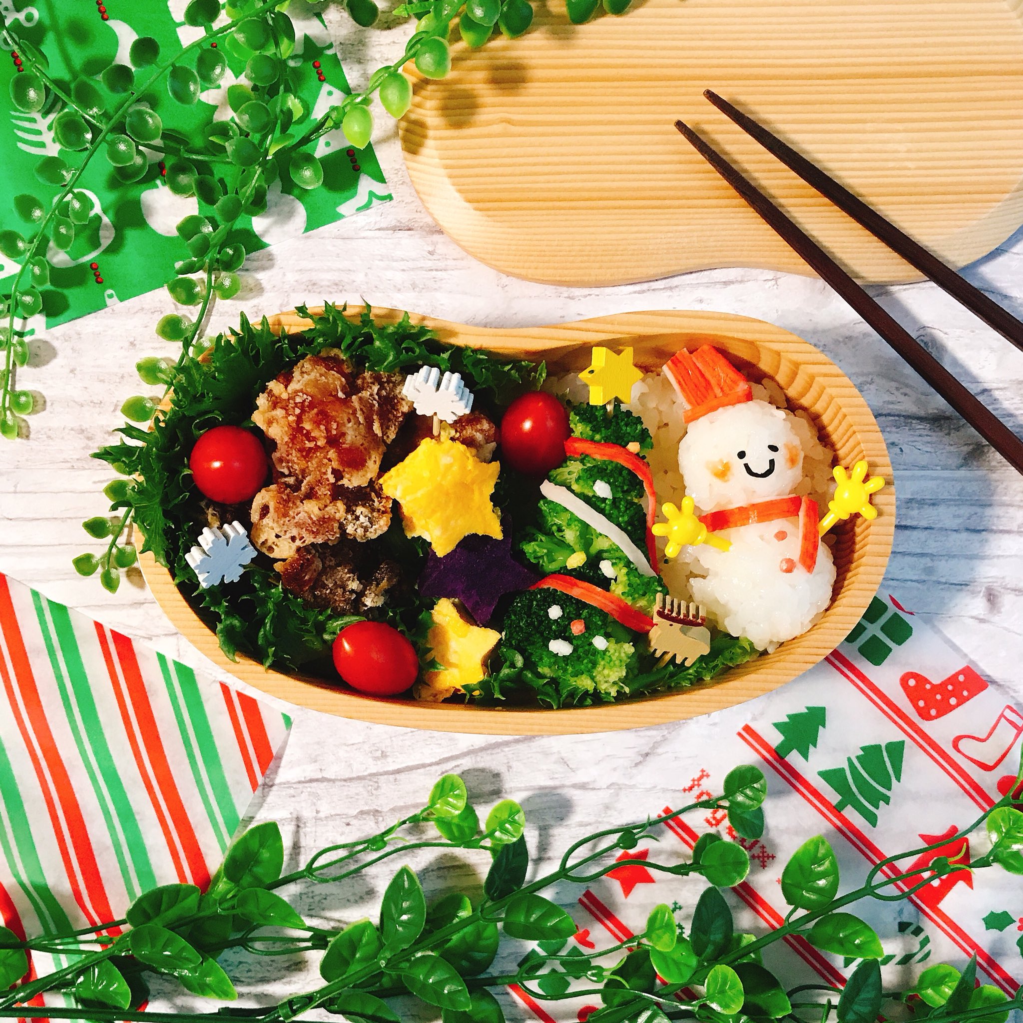 山本ちろ 妄想chiro Cafe店主 雪だるまくん サンタさんを待つ弁当 ピックでクリスマス ピックだけなら作ってみようかな って思ってくれるかな 思わない 娘弁当 お昼 お弁当 キャラ弁 ゆるキャラ キャラベニストの クリスマス