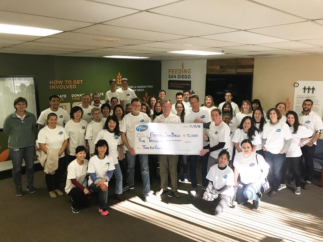 FeedingSanDiego's tweet image. Thank you @pfizer for providing a full truck of food ($5k) to the community this holiday season as a part of Teams for Good! These meals will bring smiles to the faces of the 1 in 8 San Diegans who experience hunger. We truly appreciate your generosity! #SolveHunger