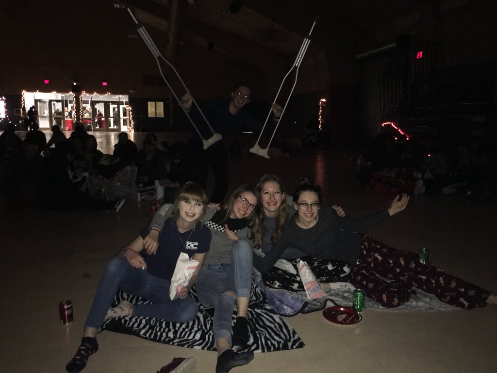 SDOConnorFFA's tweet photo. Huge Thanks to everyone who came out to the Movie night tonight! We filled four bins for the San Antonio Food Bank and raised $617 for the Make a Wish Foundation!! Great job everyone!!!🎅🏼🥫✉️ https://t.co/GzlbKwiky7