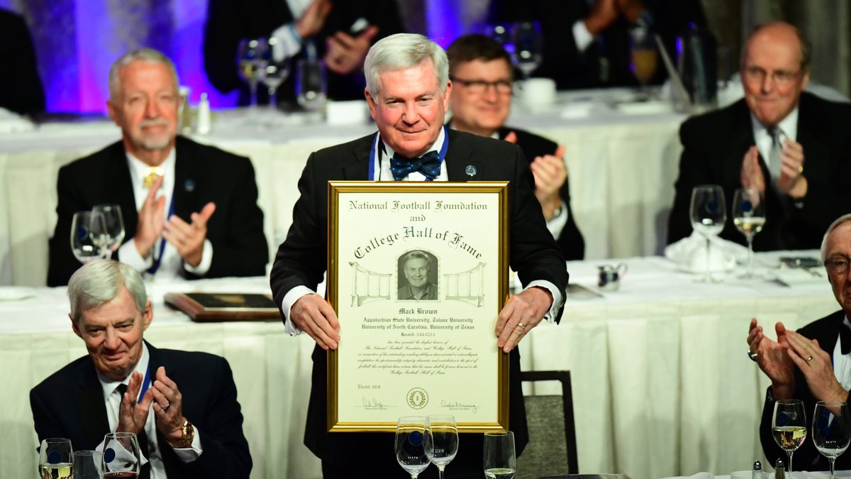 UNCFootball's tweet photo. An incredible night for our Hall of Fame head coach…
Congratulations, @CoachMackBrown!
#MackHoF #MackIsBack https://t.co/KYKgFfELZ3
