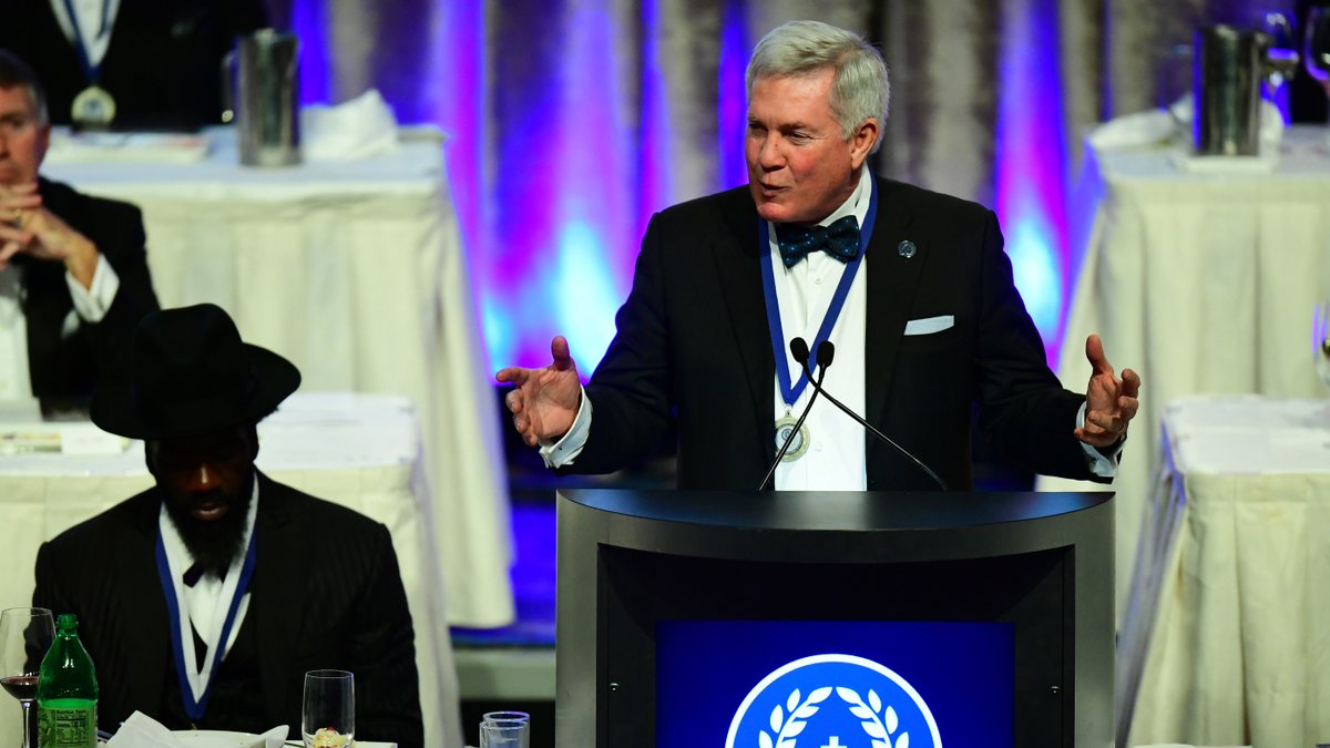 UNCFootball's tweet photo. An incredible night for our Hall of Fame head coach…
Congratulations, @CoachMackBrown!
#MackHoF #MackIsBack https://t.co/KYKgFfELZ3
