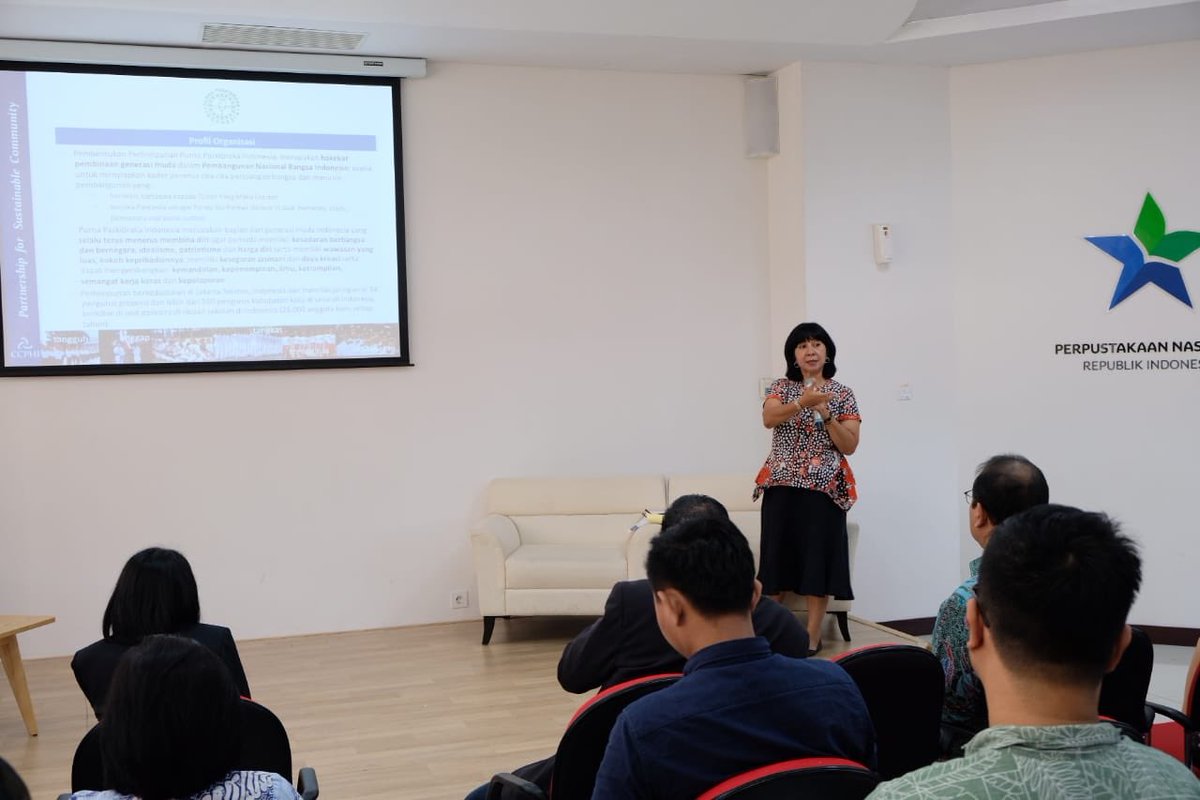 Nona Pooroe, Direktur dari The Learning Farm sebagai moderator dalam FK 39 kali ini. #CCPHI