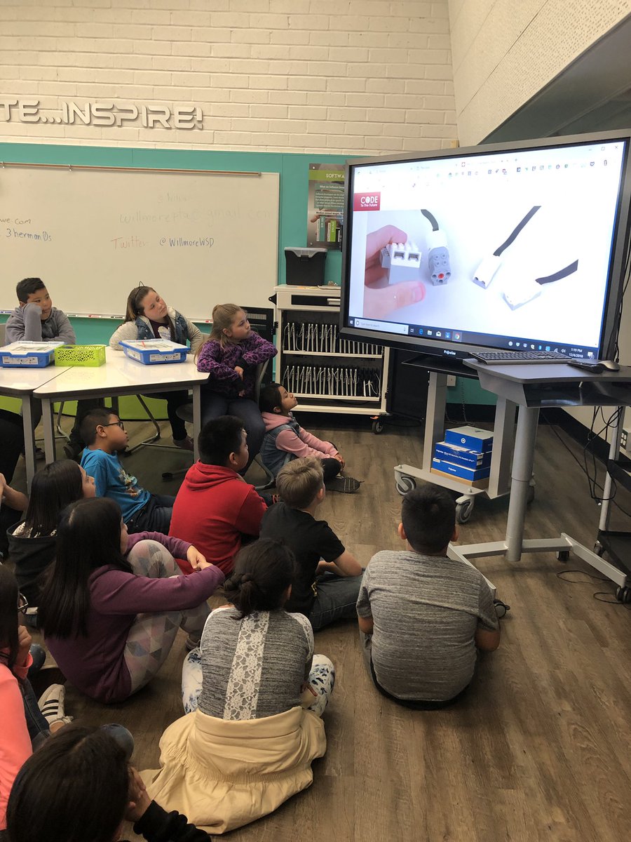 mfmagpile's tweet image. Learning about the relationship between hardware &amp;amp; software with @LEGORobotics1 for #HourofCode!  #tbirdscode @WillmoreWSD @westminstersd