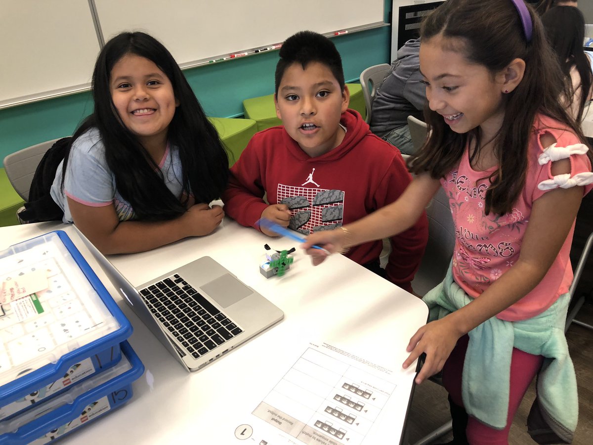 mfmagpile's tweet image. Learning about the relationship between hardware &amp;amp; software with @LEGORobotics1 for #HourofCode!  #tbirdscode @WillmoreWSD @westminstersd