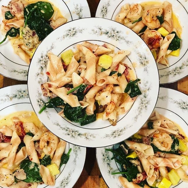 Shrimp with Creamy Sundried Tomatoes, Spinach &amp; Bacon Sauce for dinner...catch it on our stories or head to our site to subscribe and use this recipe now in your <a href="/traderjoes/">traderjoes</a> meal plan🙌. Dinner in 30...
•
#viemealplans #recipe #pasta #shrimp #healthyf… ift.tt/2rjyaTD