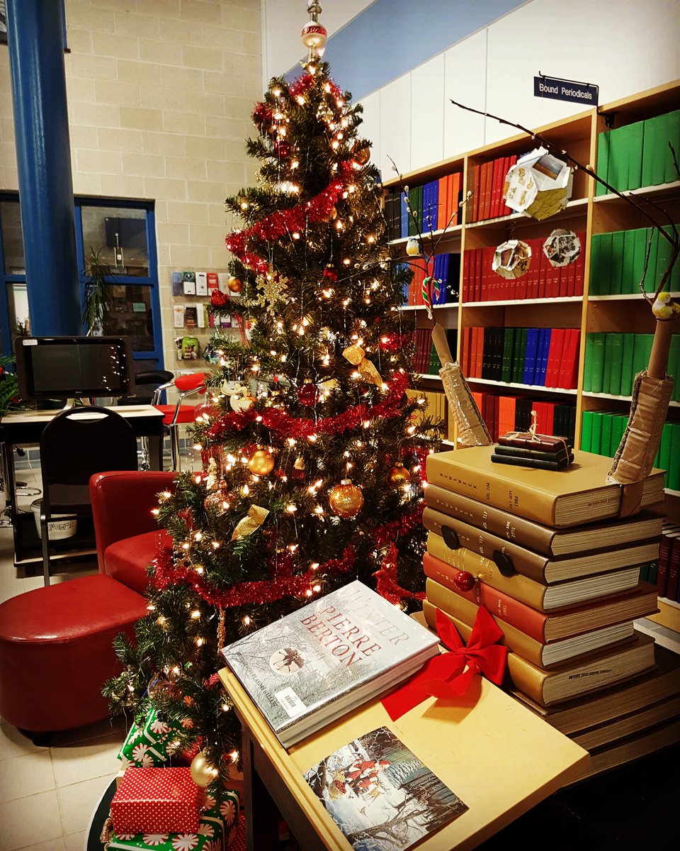 library_dhs's tweet image. #SeasonofReading 📚🎄!! Wrap yourself a good book. Check out the book displays in your library, or ask for help to find your #favouritebook! #bookdisplay #greatbooks #poetrybooks #holidaybooks  #diversebooks #craftbook #masseylectures #biography #graficnovels #GetInspired