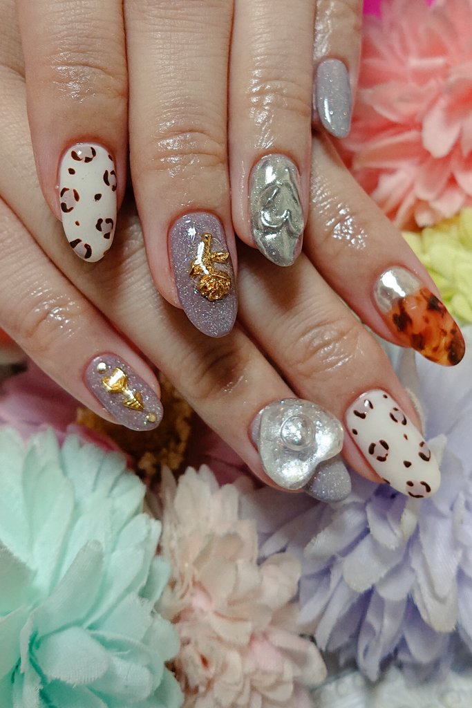 いろはねいる على تويتر 大人っぽいデザインの冬ネイル メタリックとスノードームの組み合わせも合いますね ジェルネイル スカルプ ネイル Nail 新宿ネイルサロン いろはねいる スノードーム スノードームネイル クロムネイル 3dネイル 冬ネイル