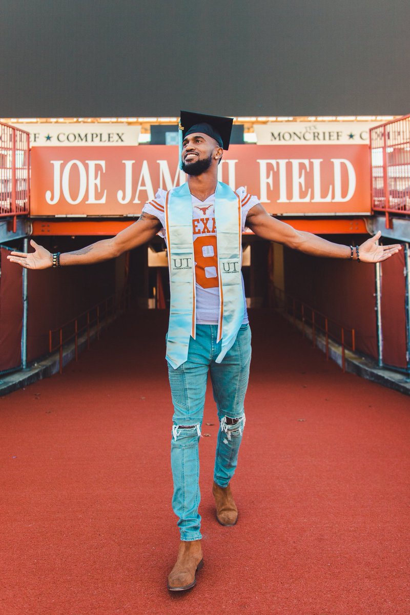 ShotsbyZaid's tweet image. Booking now for Graduation! Let me capture your memories! #utaustin #utgrad #graduation #austintexas