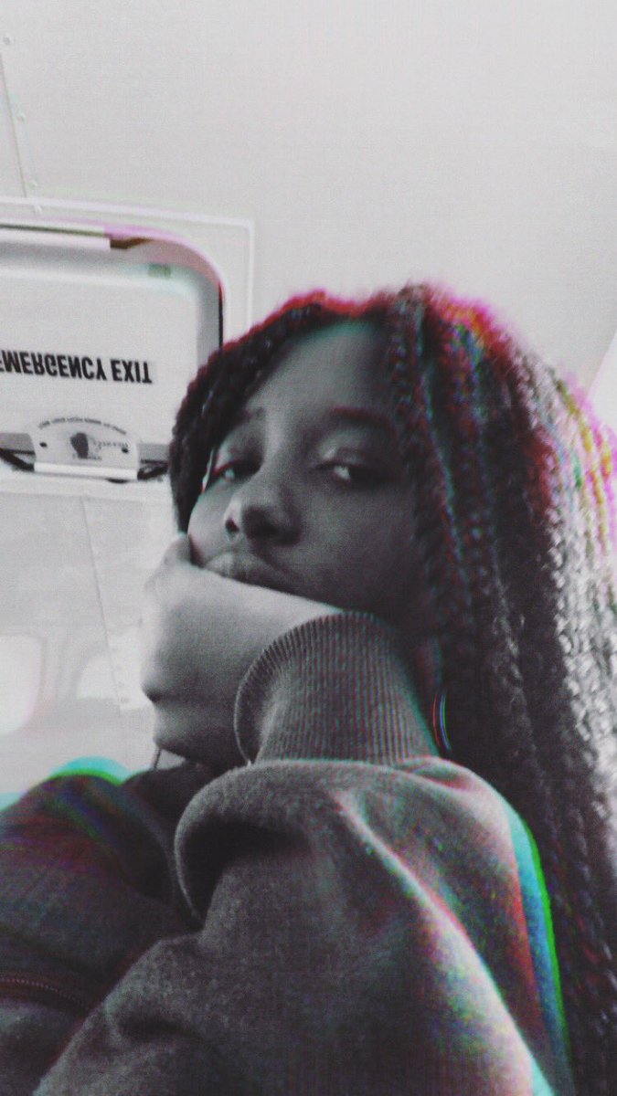 AlisahStar's tweet photo. When you’re bored but you’re also to lazy to do anything 😒
#boredom #chill #hmu https://t.co/tSLXBLUxvS