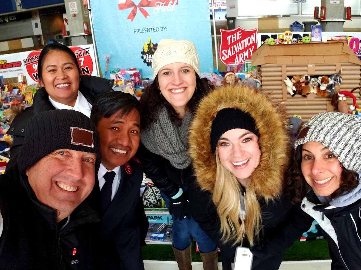 DJ_Shawn_Parr's tweet photo. That time when I got to hang with our amazing crew from @3HL1045 during #ToyField2018 @NissanStadium Thank you @DawnDavenportTN @brentdougherty @MickeyRyan1045 @SalArmy #FightForGood @NASHFM1033 https://t.co/FVzBVaSji6