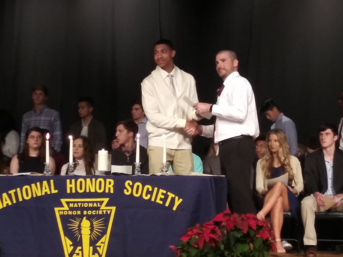 MSKINGS_AAUTEAM's tweet photo. Shout to "BUDDY" @Roshaun_Jones14 for your imduction to the National Honors Society.  Amazing accomplishment for an amazing young man.  So proud to be your dad. Keep adding jewels in your crown King. 
#RaisingKings
#MSKINGSNATION https://t.co/vpGKfS2VwF