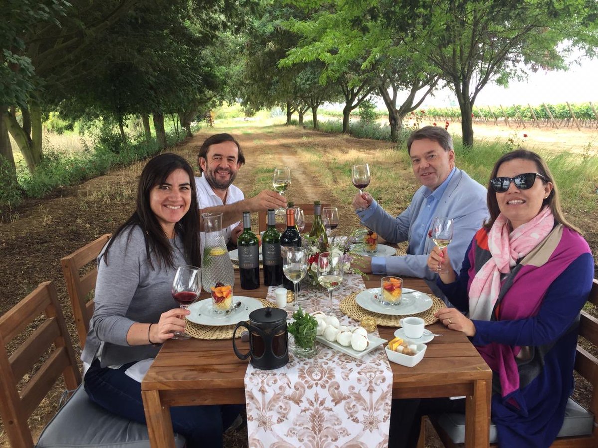 ArestiChileWine's tweet photo. Thanks @blakeonwine for visiting us today! Great tasting, lunch and talk at our #LaReserva #estate @winesofcurico @jusabiaga @ocallaghan74 https://t.co/LNvbvcOQho