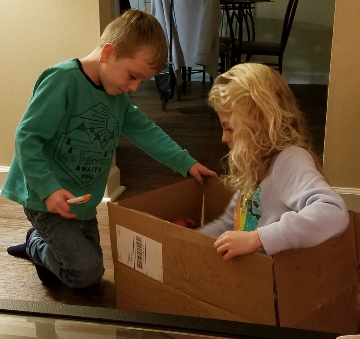 1AnthonyHancock's tweet image. I could spend $200 on a toy and they would have the same amount of fun as this box. I love my kids! #creativity #funinabox