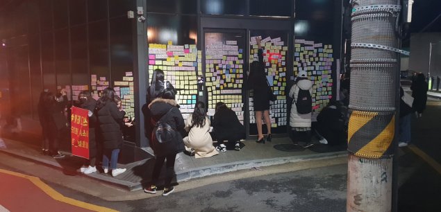 styleguideform's tweet photo. NU'EST W fans made their concerns well known to Pledis Entertainment, over the group's safety for an upcoming fan event in Japan.

#NUESTW #PledisEntertainment #HiTouch #fanconcerns #fanprotests #abusivefans

https://t.co/PqgoeZPWkR https://t.co/55ucHGqN6u