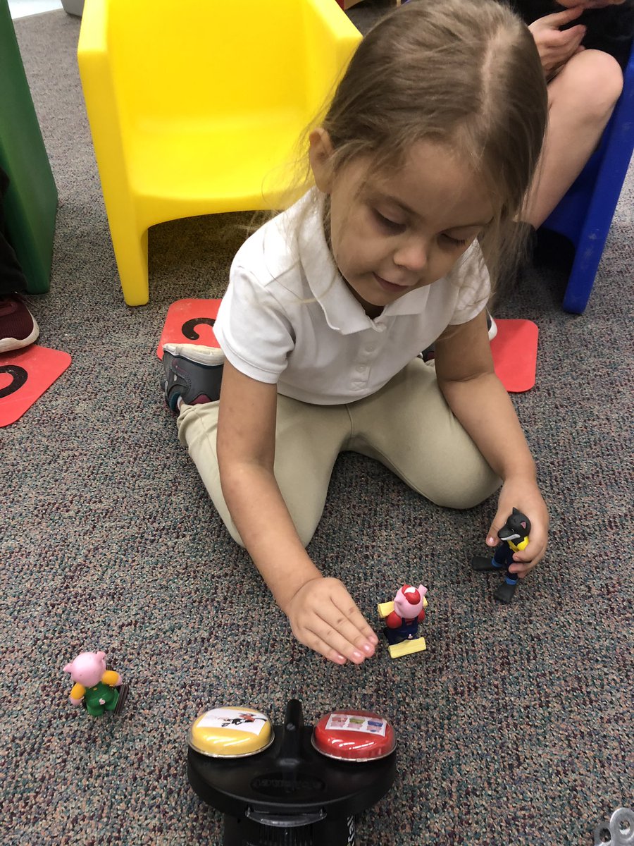amsforjams's tweet photo. What better story to discuss animal homes than .... The Three Little Pigs! #IRESthebest #PreK #vcsprek https://t.co/z0mGraYE9s
