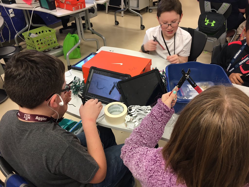 kunnmel's tweet photo. @sethmckinney191 prepared an amazing self paced lesson on circuits. Prerecorded ‘How to’ videos posted in @CanvasLMS for instructional support. #MISDproud 💡🔋 #LBEshowcase https://t.co/NZ9Svo8nde