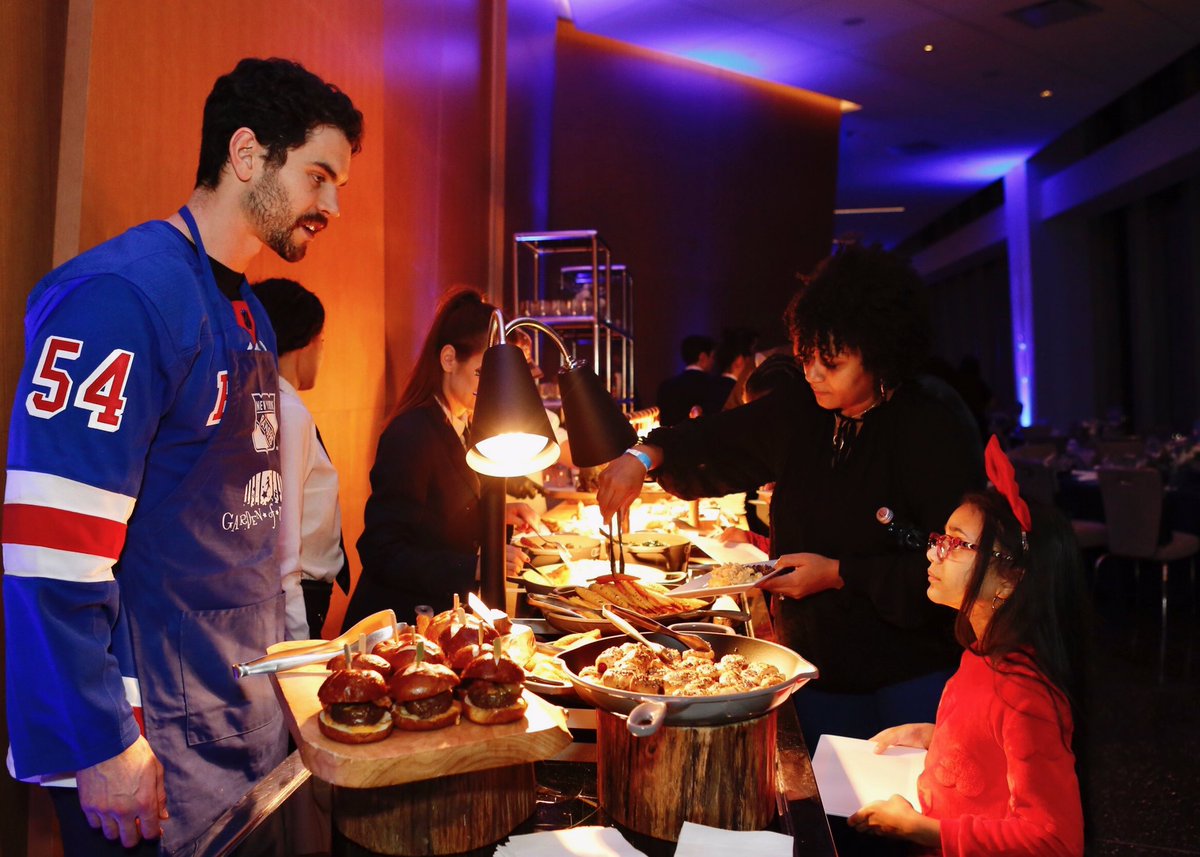 gardenofdreams's tweet photo. What a spectacular view for the @NYRangers and @gardenofdreams Holiday Dinner tonight! #NYR @filip_chytil &amp; #AdamMcQuaid joined our children and families from @SCANNewYork at @OneWorldNYC for a night filled with holiday cheer and lots of smiles ❄️💙 [📸:Rana Faure/ MSG Photos] https://t.co/rH2btSq4Ki