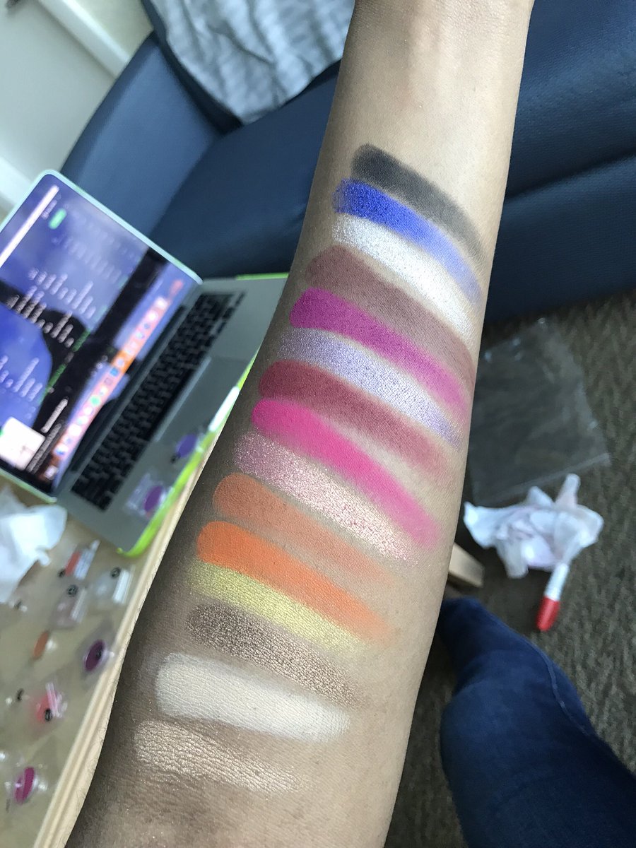 FREE SHIPPING 😍😍😍 our eyeshadow palette is so bomb and pigmented you’re gonna ask yourself why did you wait so long to get it! #indiemakeup #newmakeup #veganmakeup #crueltyfreemakeup #eyeshadowpalette #holo