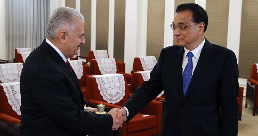 ChinaDaily's tweet photo. Premier Li Keqiang called for the promotion of balanced trade with #Turkey and further aligning the #BeltandRoad Initiative with Turkey's development strategies. https://t.co/AKFndPC1au https://t.co/dBLVzSLTNg