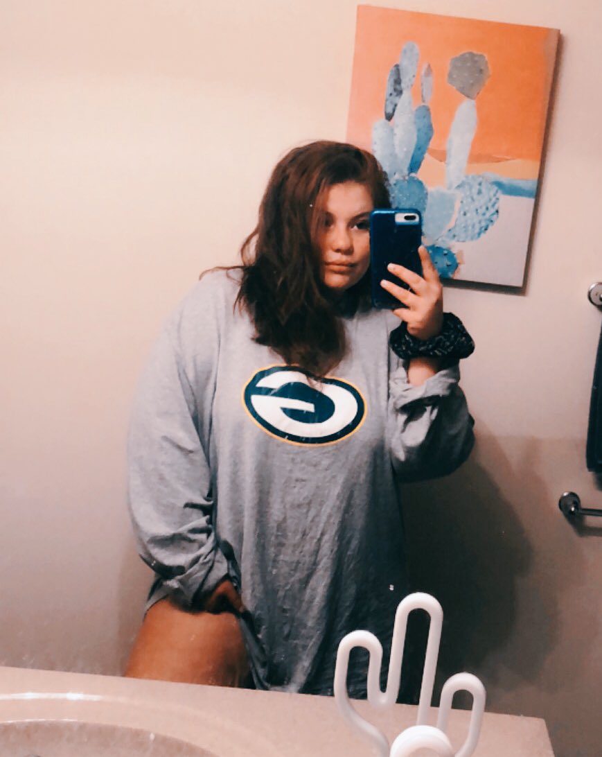 morganvale_'s tweet photo. bitches talk shit cause they think they know me but if I had a dick they’d be the first to blow me https://t.co/7T4UKMtIwI