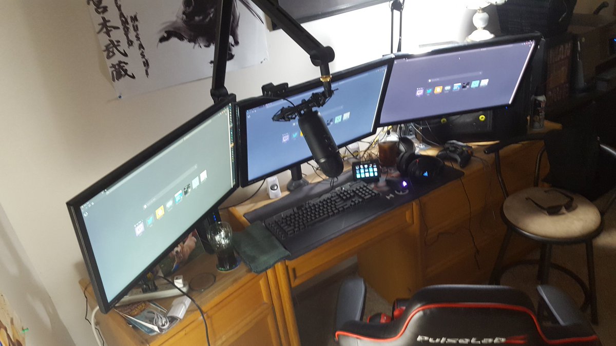 iDerekOfTheDEAD's tweet photo. ~It's good to be back!~ #MechCon was amazing! Glad you like the new #blueyeti mic and #corsair keyboard mouse combo. Thanks to @Lokenplays @GravehawkTV for the raids! Sent love to the.lance commander @KendrickHaven . Show him some love https://t.co/WvPugLX42n