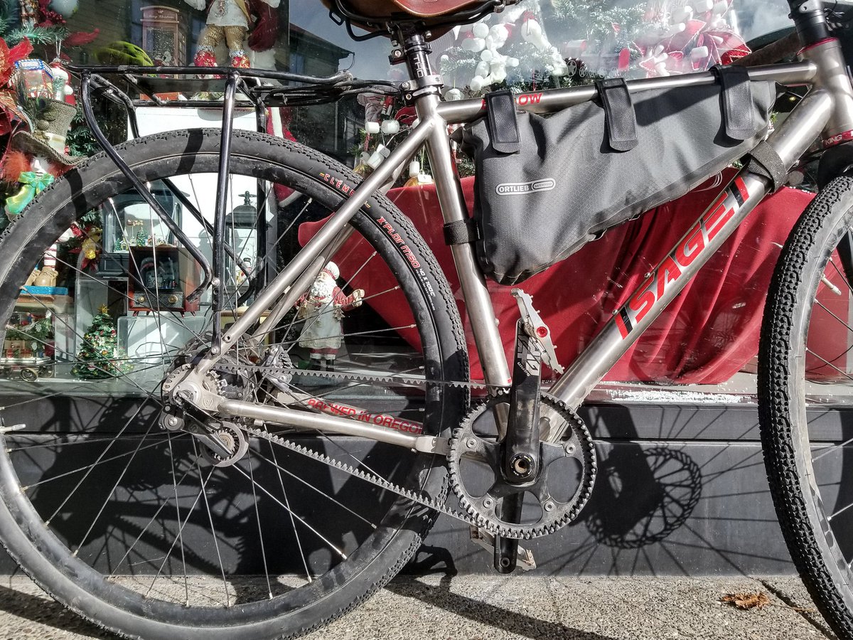 Veer_Cycle's tweet photo. We're getting all geared up for the holidays. Window shopping with style and ease on the #splitbeltpro βοΈ https://t.co/7Hm5pOBRjh