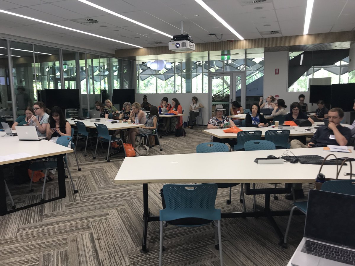 Our great #twitter workshop at #ashb2018 #ANZACA2018 talking about keeping up on news via twitter