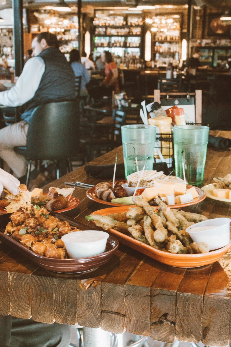 LocalLegacyICT's tweet image. Right at the clock tower roundabout in Delano, you’ll find @MonarchICT. Get 50% off appetizers with #LocalLegacy card! *limit one per table