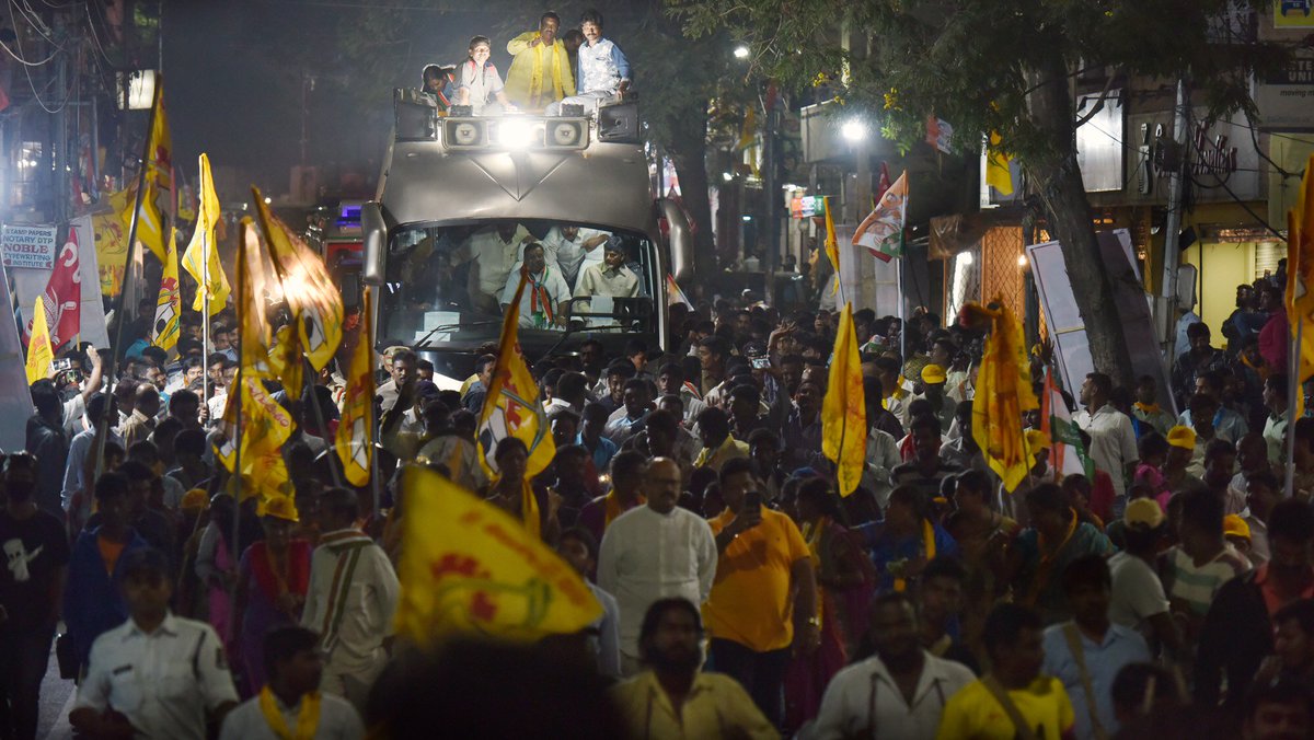 ncbn's tweet image. Glimpses from the roadshow at Secunderabad, Telangana. Overwhelmed by the love and support that the people have showed.