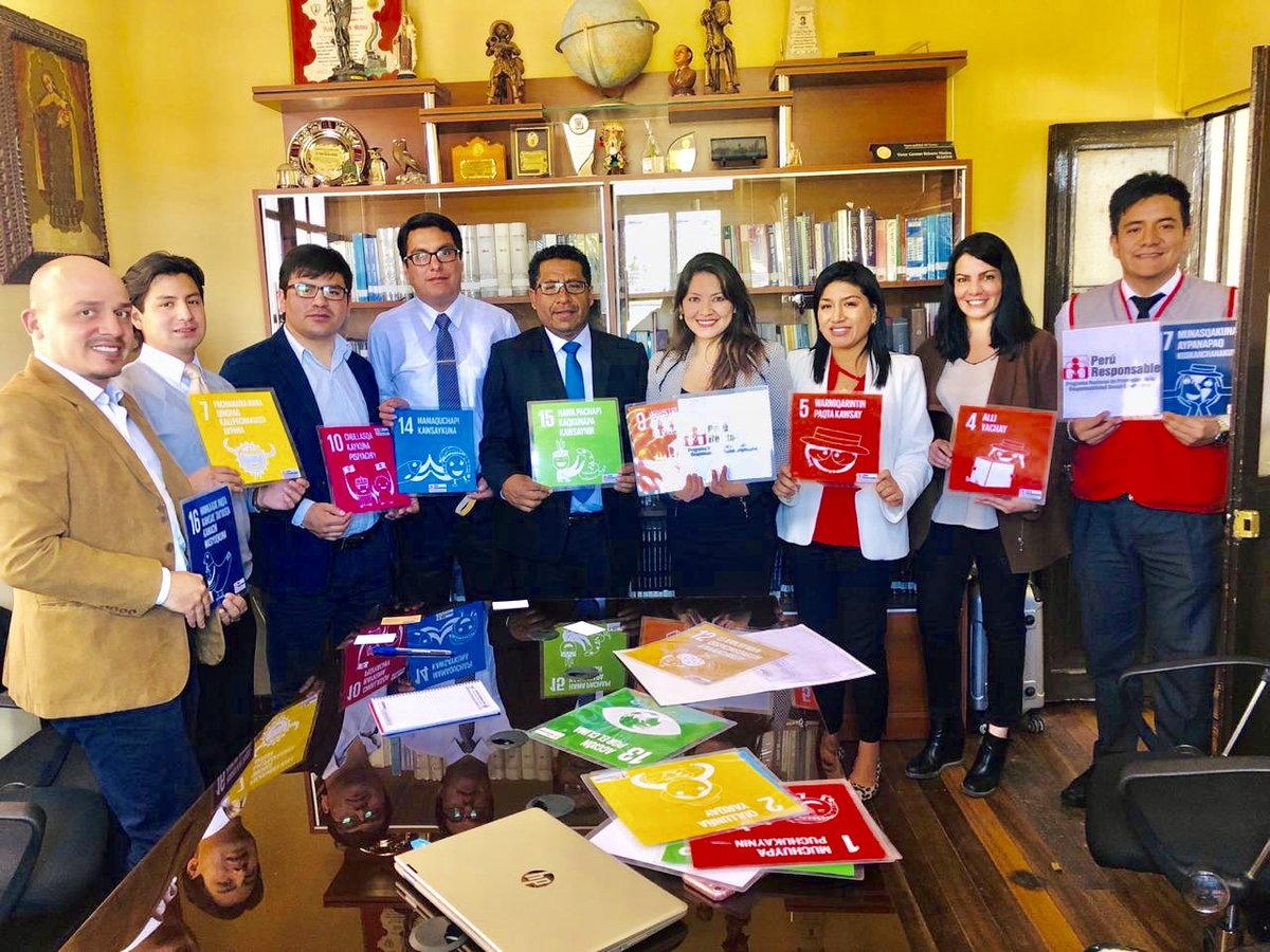 zorrillavane's tweet image. Con autoridades electas del Gobierno Local en Cusco, Dirección Regional de Trabajo de Cusco, Estudiantes del Instituto khipu y la UNSAAC. Promoviendo #RSE #HayqueSumaRSE #PerúResponsable