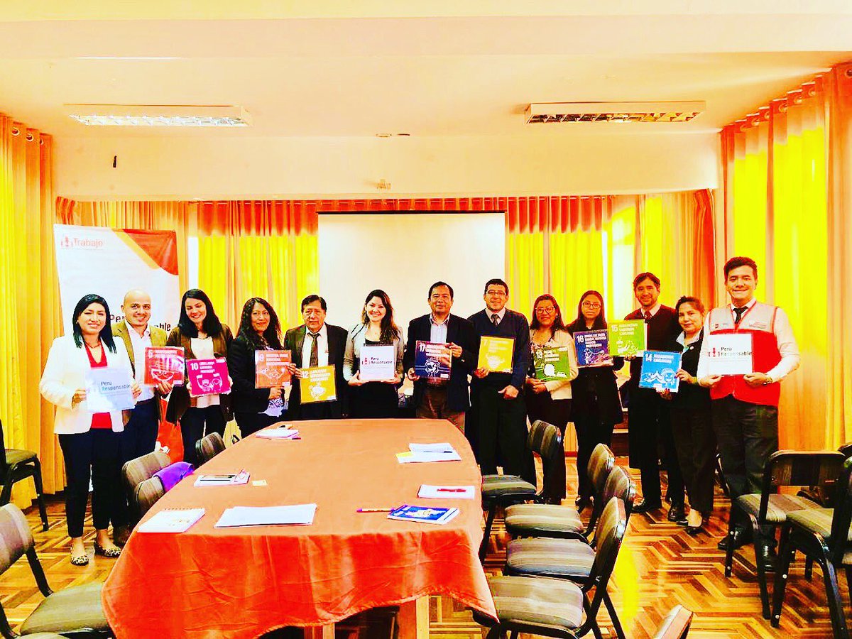 zorrillavane's tweet image. Con autoridades electas del Gobierno Local en Cusco, Dirección Regional de Trabajo de Cusco, Estudiantes del Instituto khipu y la UNSAAC. Promoviendo #RSE #HayqueSumaRSE #PerúResponsable