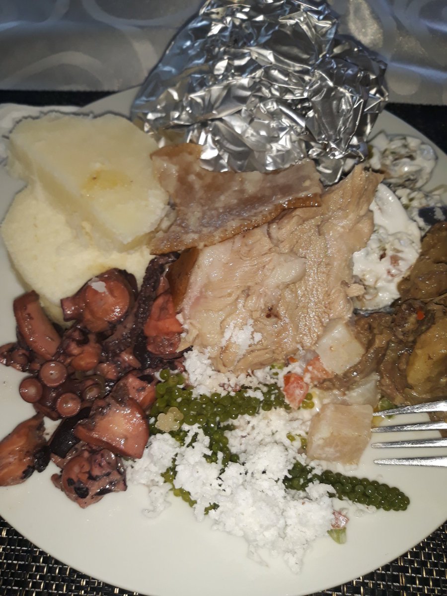 TraSeableFiji's tweet photo. So glad we presented before this 👇 #Pacific feed for lunch!!😀😀Gotta love the hosts #Tonga!! 4 more pitches to go to round up the day #PAL2018 #PacificAgrihackLab2018 #digital @Innov4AgPacific @Pacific_Connect https://t.co/dDfC0LdAT2