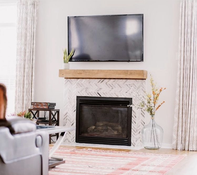 psourcefloors's tweet image. Stay warm this holiday season cozied up next to your fireplace! Thank you to A+B Creative Design for sharing your #prosourceprojects with us! #fireplace #homeremodel #designstyle