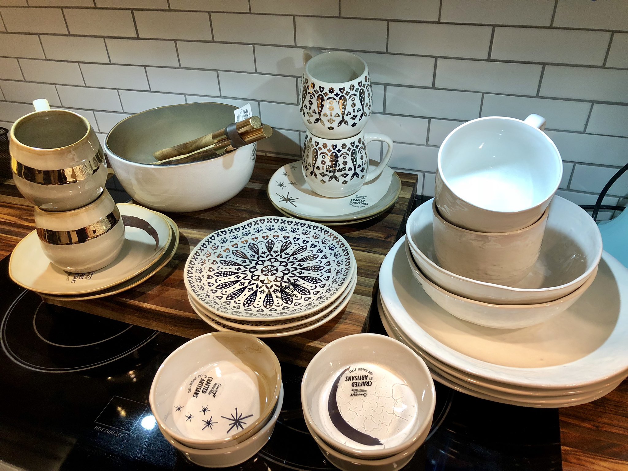 Chrissy top teigen dinnerware