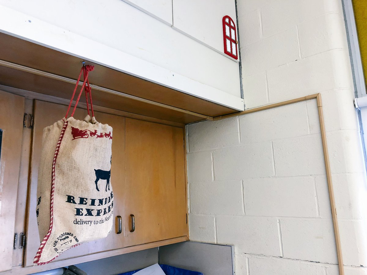 McDonalds_Class's tweet photo. Not to make you jealous buttttttt it appears we have had a travelling elf move into our classroom. He said he plans on telling us all about celebrations around the world! Welcome to the #OneTwoCrew Finnigan! https://t.co/SVGrUmG8xD