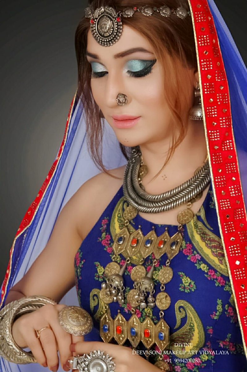 MTQI_Official's tweet photo. Devi Soni makeup and styling
Banjara look
Photography by Prince
#banjaralook #jwelleryshoot #makeup #supermodel #glamour #fashionmodel #mtqi #brandambessador https://t.co/TxFgWiwXdV