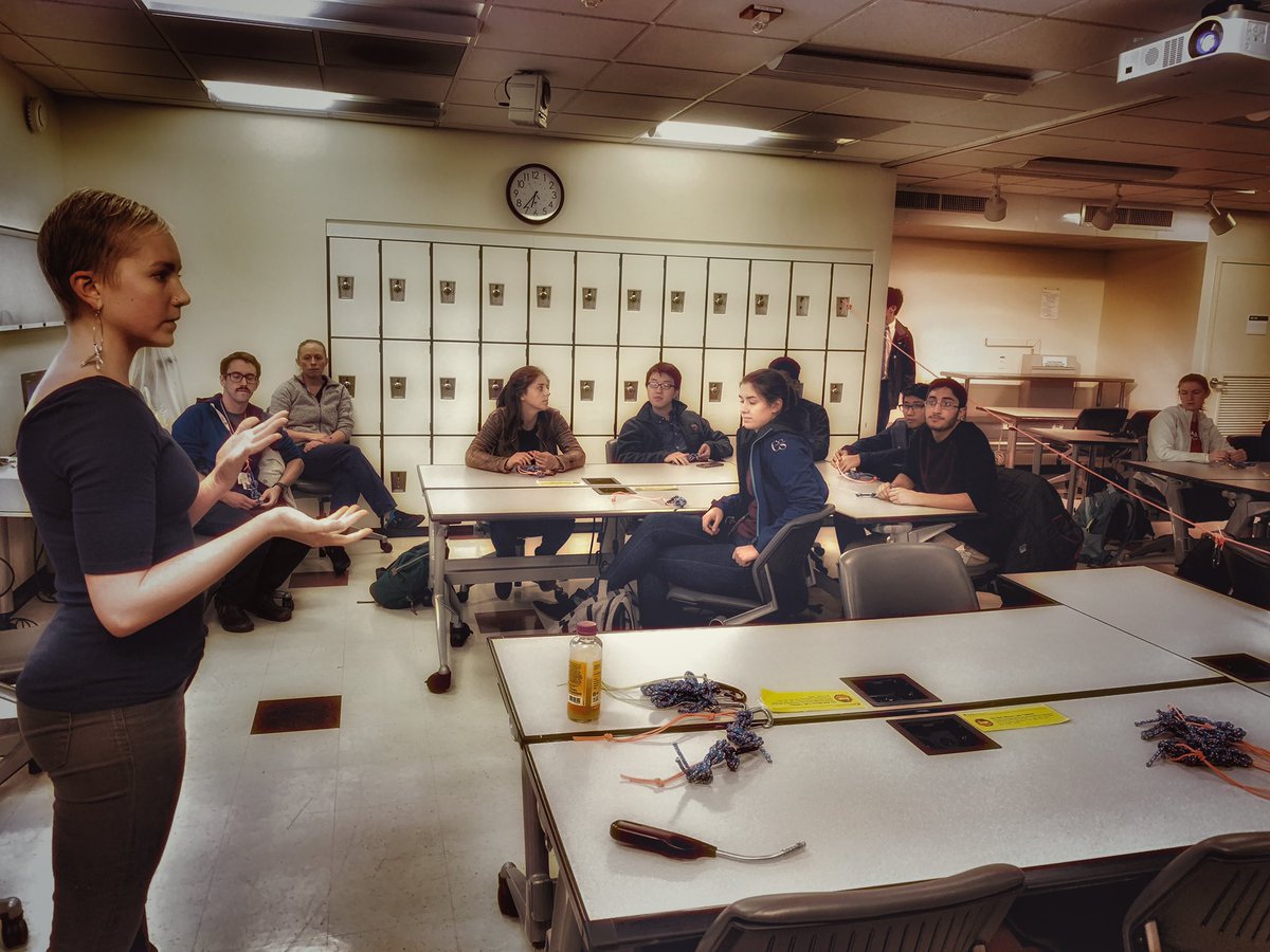 alvarezzzy's tweet image. Dr. Carrie Jurkiewicz, Dr. Patrick Burns, Wilderness fellow Dr. Anne Walker, R3 Dr. Chris Winstead-Derlega &amp;amp; R3Dr. Keir Warner doing knots skills with #MedStudents &amp;amp; sharing hypothermia experiences @StanfordEMED 

Check us out: Stanford.io/2Pl4krp
#WildernessMedicine 
#EMIG