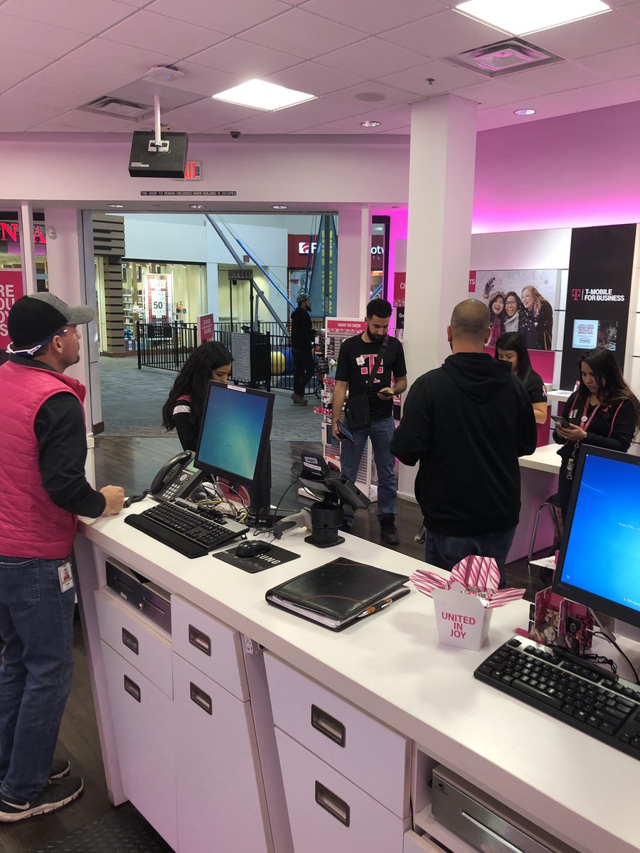 LupeAltamirawk's tweet image. Thank you @huskins11 and Erik Araujo for very impactful day in stores.  The Best Practices put in motion today will definitely create new selling behaviors.
#RevenueChamps #Protection360
#TechPHD #McAfee #Buildingthevalue @sdmwrestle