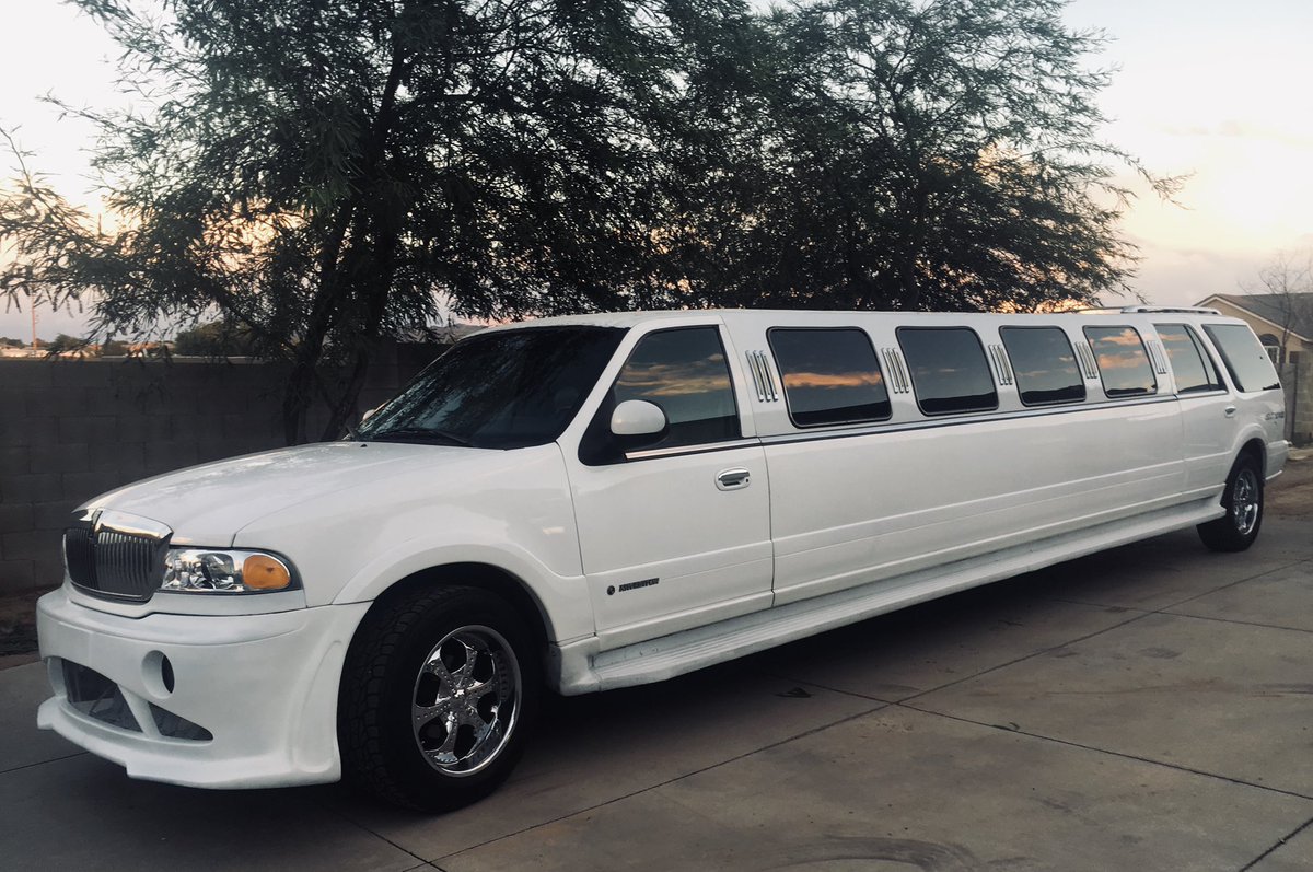 GES__T's tweet photo. Looking for the perfect last minute holiday party? 🎄☃️🌃🔔
Our limousine and party bus services are great for company party’s, Christmas light tours, family gatherings and all of those festive holiday plans!Contact us for availability while it lasts!
#limo #christmaslighttours https://t.co/fsZFOEqYCp