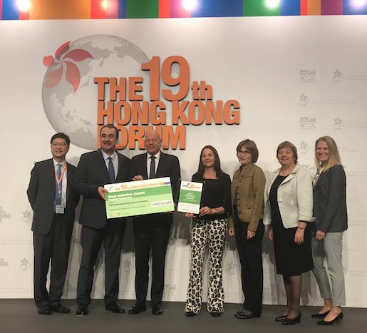 DutchChamHK's tweet photo. Congratulations Netherlands Hong Kong Business Association (Hans Poulis, Jacqueline Baud, George  Ammerlaan and Paula Kant) for receiving today the #BestInitiativeAward and #GrandAchievementAwardEurope at the 19th HK Forum.
#NHKBA #@DutchChamHK #HKFforum #HongKong https://t.co/TxXtgPJcIi