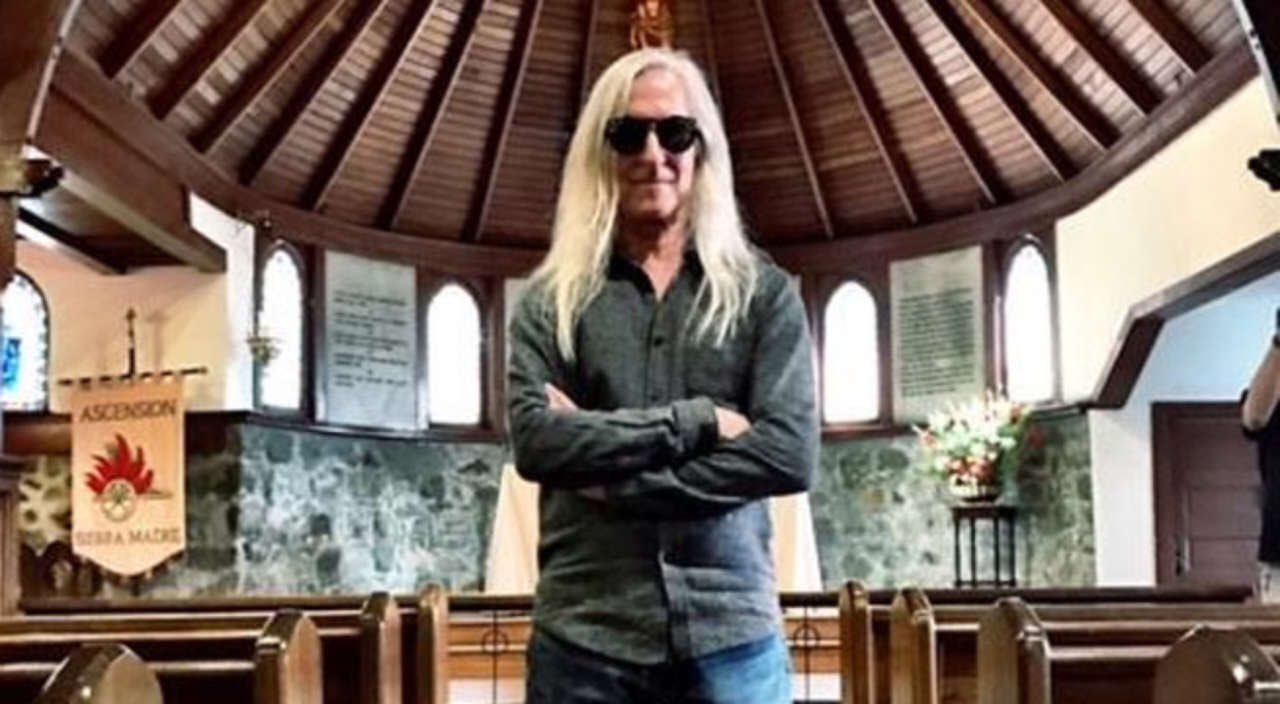 Happy birthday Mick Garris ! Who is a fantastic guy, and a  Facebook friend of mine. 