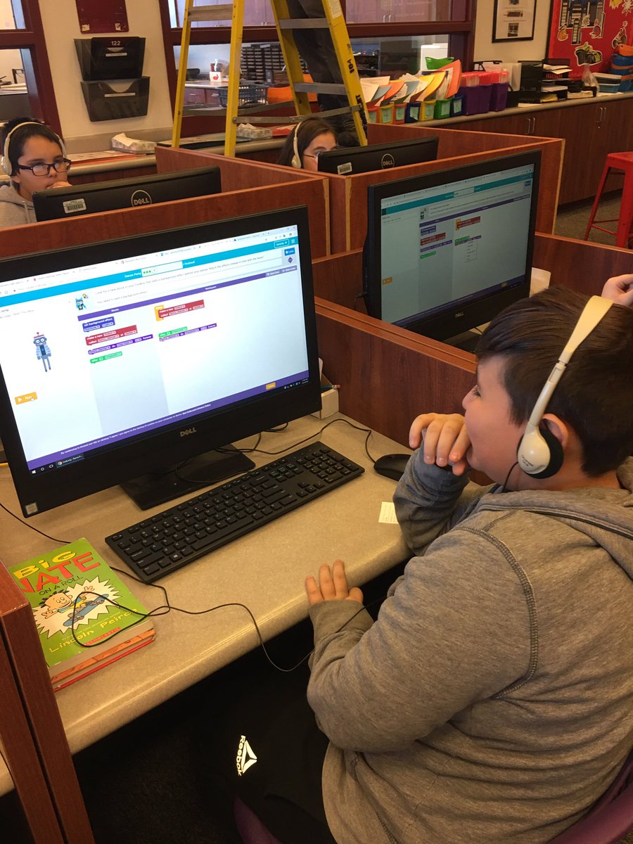 backmanlibrary2's tweet photo. Smiles were big from coding #hourofcode2018 @slcsdltt @slcschools https://t.co/0VwXbW4Znu