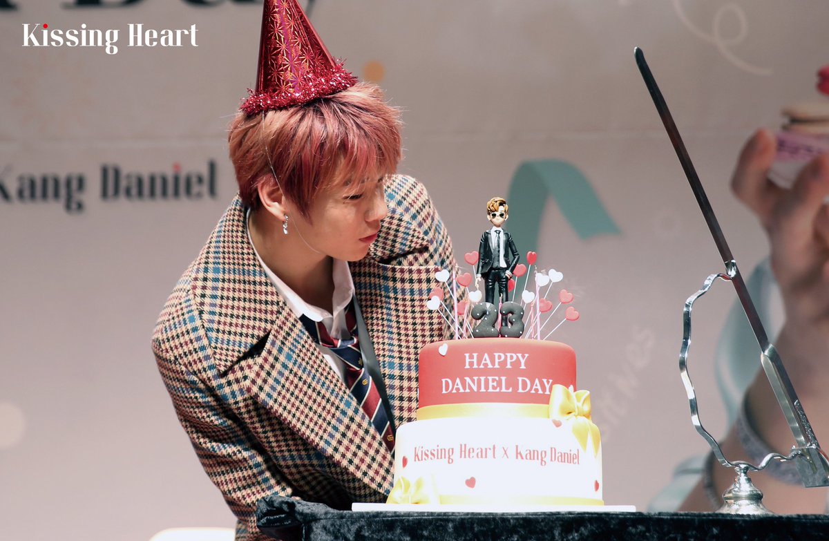 KSHT_official's tweet photo. Kissing Heart X Kang Daniel
Happy Daniel Day Fan Event
현장 스케치_1
⠀
"다니엘 생일 축하해"
즐거운 생일파티를 빛내주신 다니엘군과 팬 분들에게 감사드립니다.
⠀
⠀
#키싱하트 #강다니엘 #팬미팅 #KissingHeart #Kangdaniel #HappyDanielDay https://t.co/YhGxInHCnR