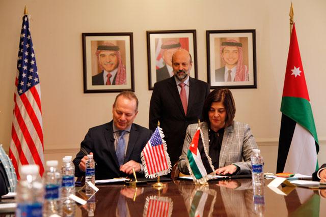 Uncle SAMta Claus comes early to #jordan. Jordan, US sign largest grant agreement yet for Treasury support goo.gl/4MJZGn $725.1 million to support priority development projects in 2018 budget