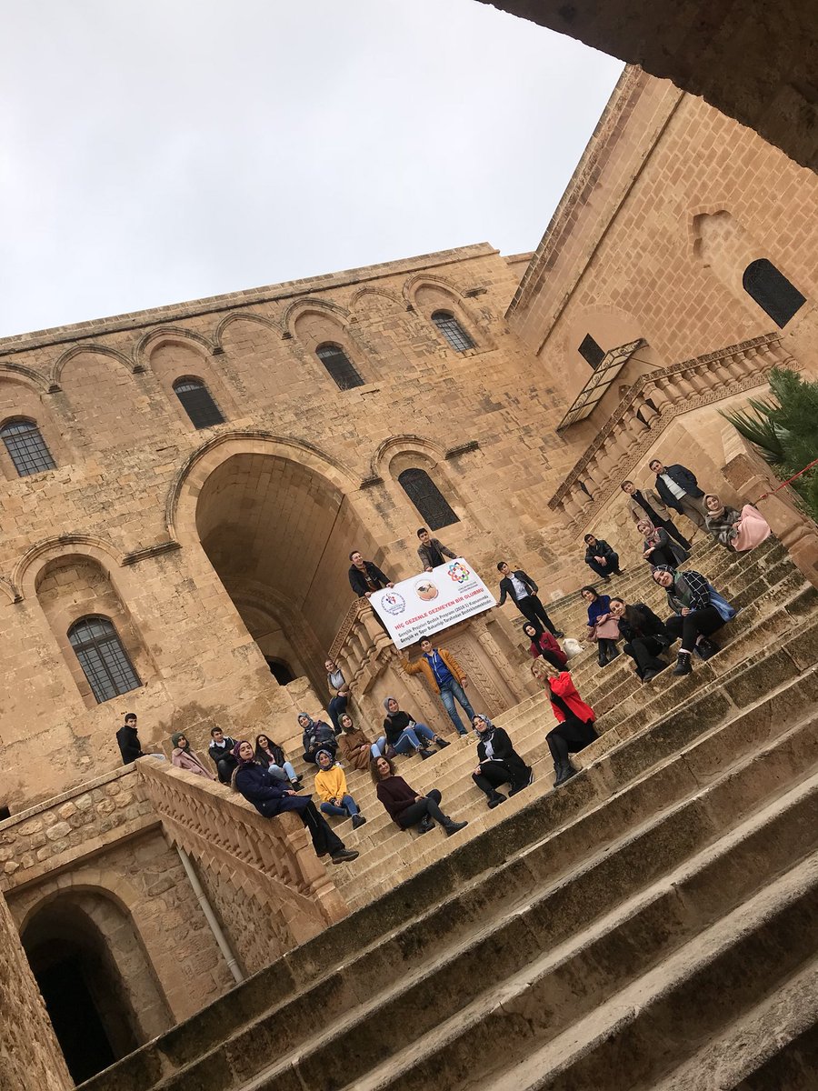 geziprojesi's tweet photo. Eski başka, eskimiş başkadır; nice eskiler vardır ki hiç eskimezler. Gezip görülesi yerler. #GençlikProjeleriDestekProgramı #gençleriçin #HayataKatıl #mardin #deyrulzafarankilisesi #kasımiyemedresesi #midyatevleri #urfa #balıklıgöl #gezelimöğrenelim https://t.co/HF1icBR1IN