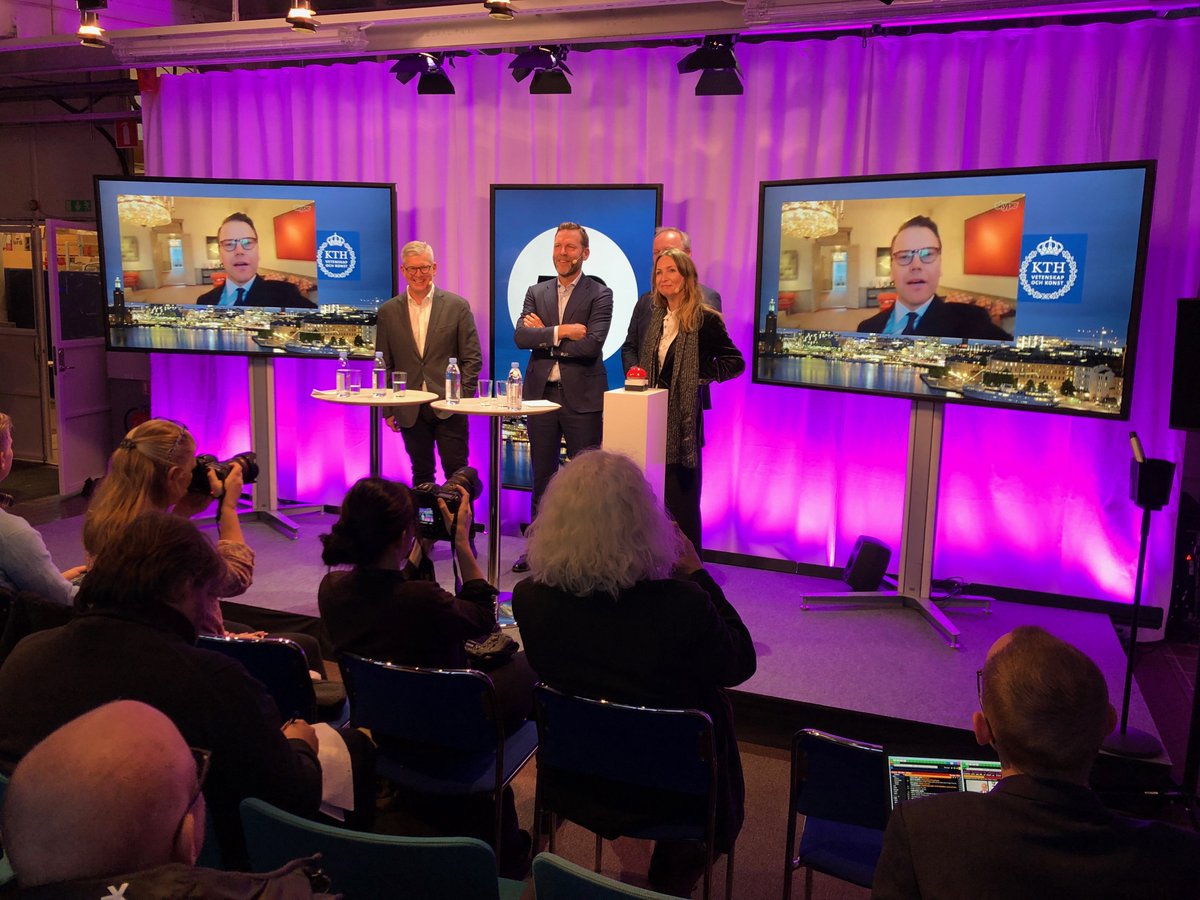 The first #5G video call goes to HRH Prince Daniel of Sweden, as Telia and <a href="/ericsson/">Ericsson</a> today launch Sweden’s first 5G network at <a href="/KTHuniversity/">KTH Royal Institute of Technology</a>, a key step towards commercial launch of 5G.  bit.ly/2BS0Jh4
